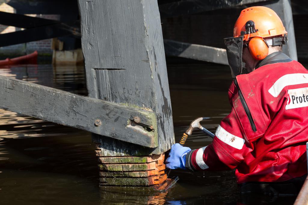 Herstellen Repareren Restaureren van Remmingwerken Dukdalven Meerpalen Bruggen Steigers Stuwen Sluisdeuren Damwanden is de Duurzame Oplossing voor een Groenere Toekomst